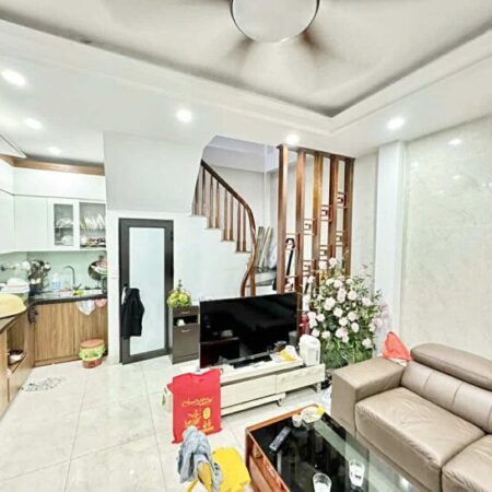 Cấp báo! Chính chủ bán nhà Ngọc Thuỵ, gần đường Hồng Tiến kéo dài, 3 gác tận cửa, 31m2, 6.2 tỷ