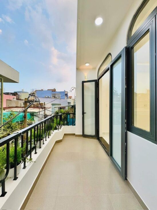 Nhà mới ở ngay đón tết, 3 tầng30m², 2PN, 3WC, Nguyễn Văn Nghi, gần ĐHCN4. 4 x 7.5m. Chỉ 3.85 tỷ