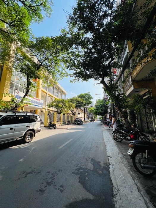 BÁN NHÀ PHỐ NGUYỄN VIẾT XUÂN, MẶT PHỐ KINH DOANH SẦM UẤT, VỈA HÈ RỘNG, THỬA ĐẤT VUÔNG ĐÉT, 45m, 8.5