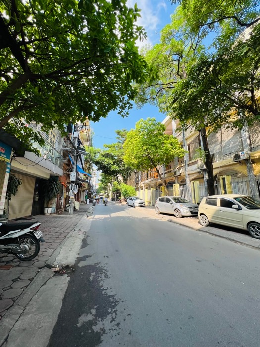 BÁN NHÀ PHỐ NGUYỄN VIẾT XUÂN, MẶT PHỐ KINH DOANH SẦM UẤT, VỈA HÈ RỘNG, THỬA ĐẤT VUÔNG ĐÉT, 45m, 8.5