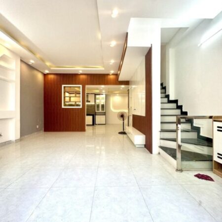 ► Nhà Kiệt nhựa 4m, Hùng Vương gần Big C, 68m2, ngang 5.5m, 2.5 tầng cứng đẹp, thoáng, 3PN, sân