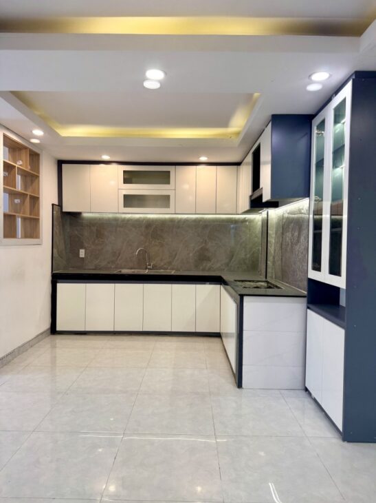 ► Nhà Kiệt nhựa 4m, Hùng Vương gần Big C, 68m2, ngang 5.5m, 2.5 tầng cứng đẹp, thoáng, 3PN, sân