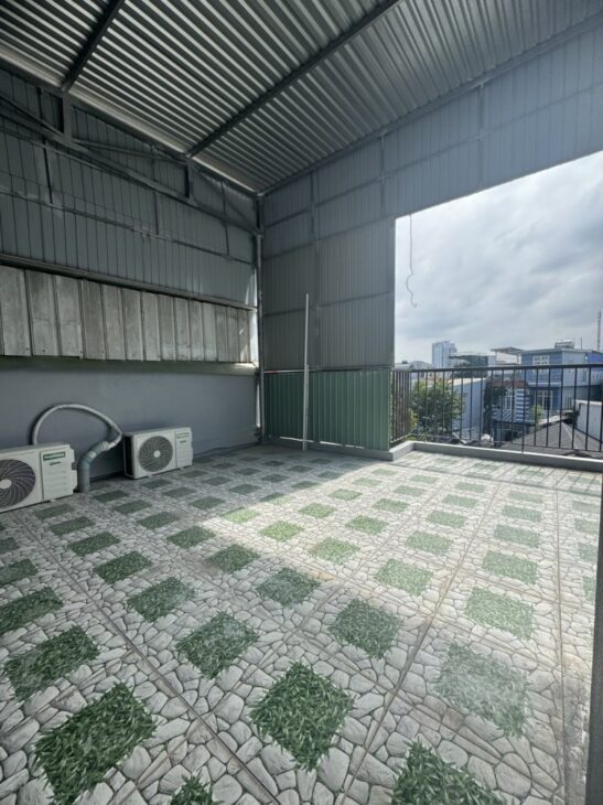 ► Nhà Kiệt nhựa 4m, Hùng Vương gần Big C, 68m2, ngang 5.5m, 2.5 tầng cứng đẹp, thoáng, 3PN, sân