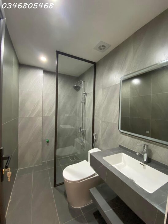 CẦN BÁN NHÀ TẠI ĐƯỜNG 800A, CẦU GIẤY. 48M, 8 TẦNG THANG MÁY, Ô TÔ VÀO NHÀ. GIÁ 18.5 TỶ