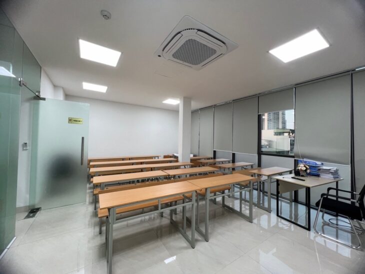 Bán gấp tòa văn mặt phố Trần Vỹ, dòng tiền 80tr/tháng, Vỉa hè rộng, thông sàn, dãy phố sầm uất 55m2