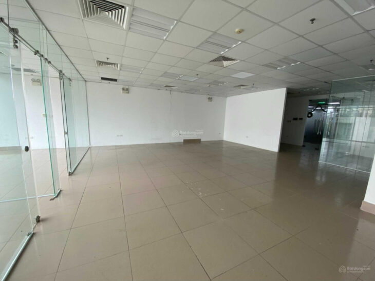 Cho thuê mặt bằng kinh doanh lô góc Ngụy Như Kon Tum – Vũ Trọng Phụng DT 300m2 gồm 2 mặt tiền rộng