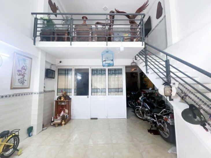 Nhà PHẠM VĂN ĐỒNG, giáp BÌNH THẠNH, kinh doanh 5m x 12m ô tô vào nhà