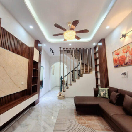 Bán nhà Phố Hào Nam_Ngõ ô tô tránh_Trước nhà sân chơi 400 mét vuông_50mx4T_Giá: 10 Tỷ.