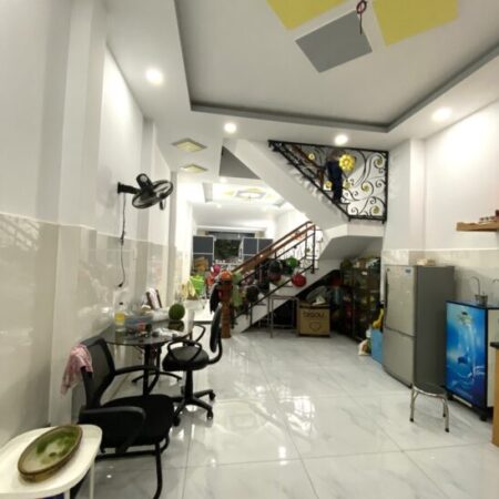 Chỉ có 4,5 Tỷ sở hữu ngay nhà 2 tầng, 96m2 ngang 5m, hẻm oto ngay Nguyễn Minh Hoàng P12 Tân Bình Chỉ có 4,5 Tỷ sở hữu ngay nhà 2 tầng, 96m2 ngang 5m, hẻm oto ngay Nguyễn Minh Hoàng P12 Tân Bình