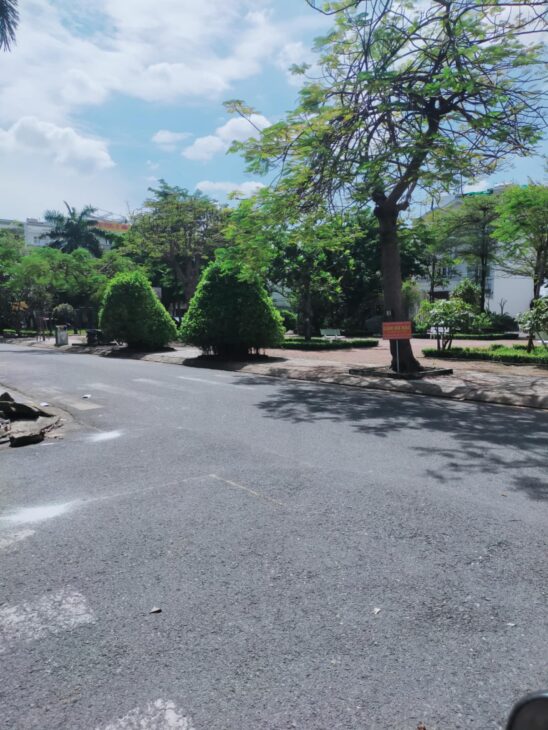 Bán biệt thự góc 2 mặt tiền DT 10x27m đối diện công viên khu dân cư Tên Lửa gần Aeon Mall, Bình Trị