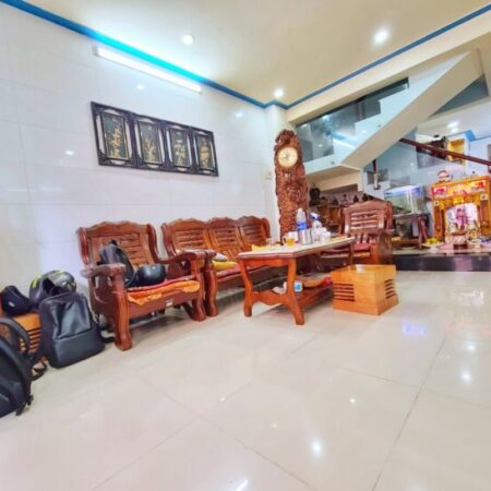 Bán gấpnhà giá 5.2 tỷ, 4.3m x 13m, 4 lầu, đường LÊ TRỰC.