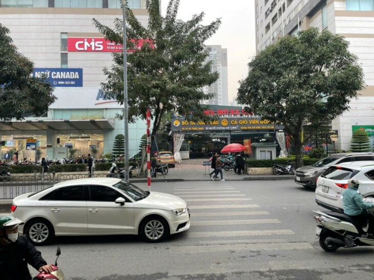 Cho thuê mặt bằng kinh doanh lô góc Ngụy Như Kon Tum – Vũ Trọng Phụng DT 300m2 gồm 2 mặt tiền rộng