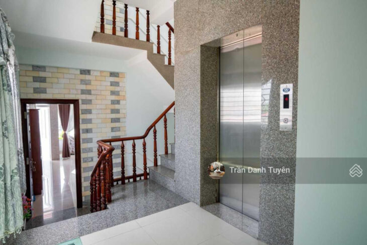 Khách sạn 6 tầng mặt tiền Đường Mê Linh TTTP Nha Trang, có giấy phép PCCC, KD đầy đủ