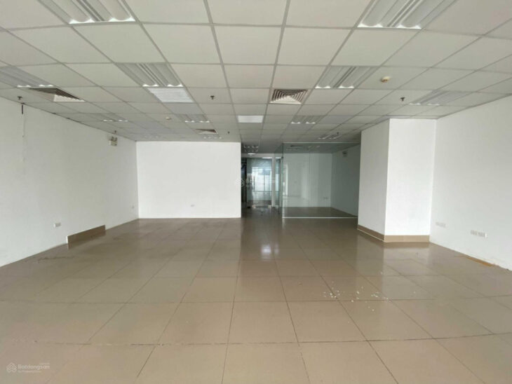 Cho thuê mặt bằng kinh doanh lô góc Ngụy Như Kon Tum – Vũ Trọng Phụng DT 300m2 gồm 2 mặt tiền rộng