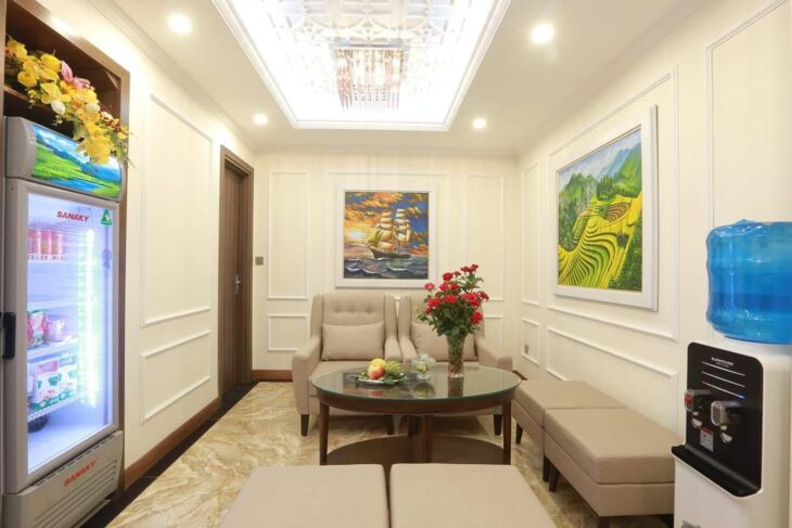 Bán nhà Hoàng Quốc Việt thang máy vù vù, gần phố, 30m ô tô, ở và kinh doanh 40m -7.4 tỷ