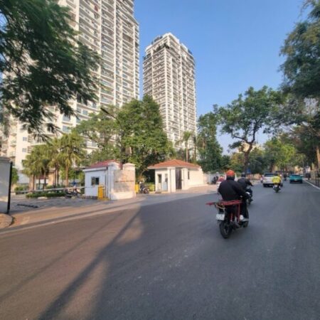 Mặt phố Ba Đình – Vỉa hè rộng – ô tô dừng đỗ – có hầm để xe – 100m chỉ 22 tỷ Mặt phố Ba Đình – Vỉa hè rộng – ô tô dừng đỗ – có hầm để xe – 100m chỉ 22 tỷ