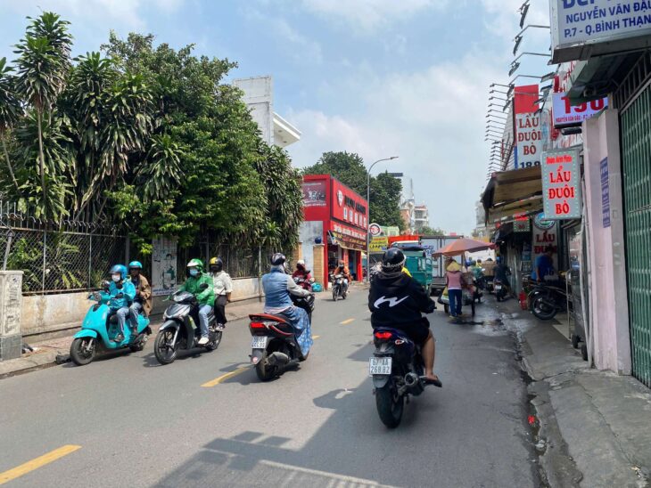 Bán nhà HXH Nguyễn Văn Đậu 40m2, Có Sân Để Xe Chỉ Hơn 3 Tỉ