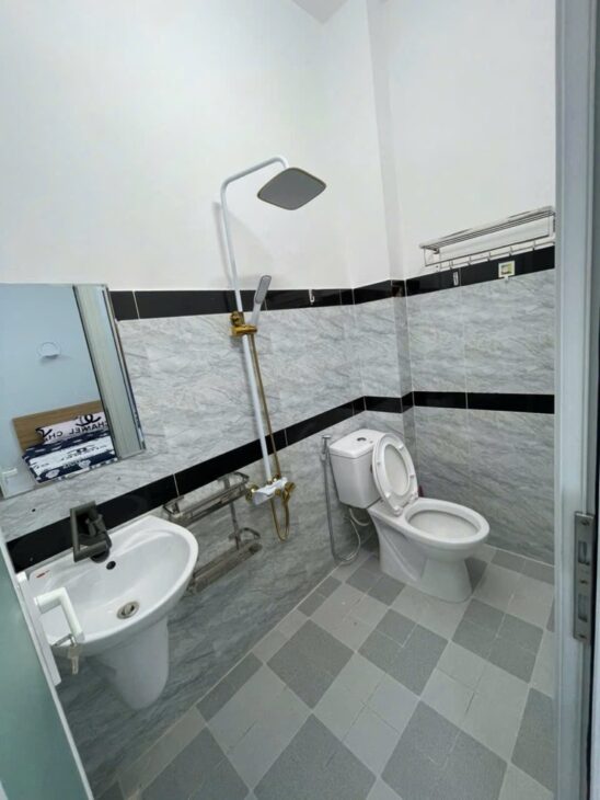 Nhà Mới Ở Ngay, 60m2 Chưa Tới 5 Tỷ, Hẻm Oto Vào Nhà, Hiệp Thành – Quận 12.