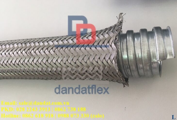 Ống thép mềm luồn dây điện bọc nhựa pvc và đầu nối kín nước