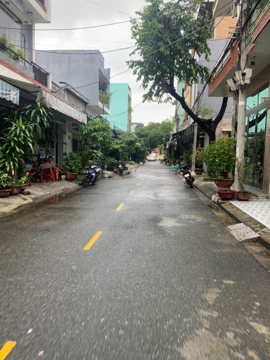 Bán nhà mới 4 tầng 250m2 đường 5m5 ngay Lý Thái Tông