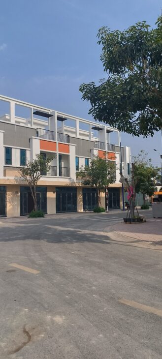 Bán nhà 1 trêt 2 lầu ở Thuận An, Bình Dương DTXD 159m, giá 3,4ty