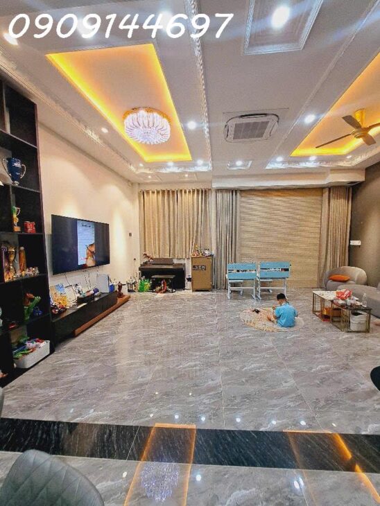 Nhà 4 tầng đường HIỆP THÀNH 43, phường HT, Q12, dt 63m2 (7mx9m) Hẻm 8m. Giá 6,45Tỷ