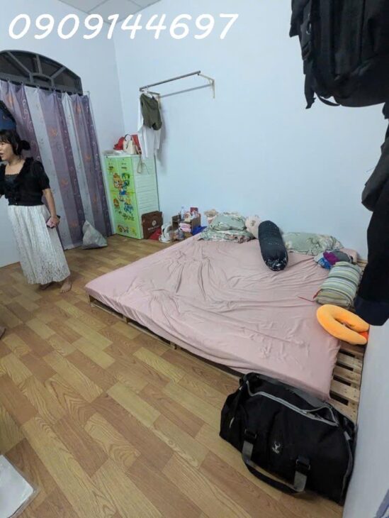 Nhà 1,5 tầng đường ĐHT06, phường THT, Q12, dt 52m2 (3,7mx13m) Hẻm ôtô. Giá 3,75Tỷ