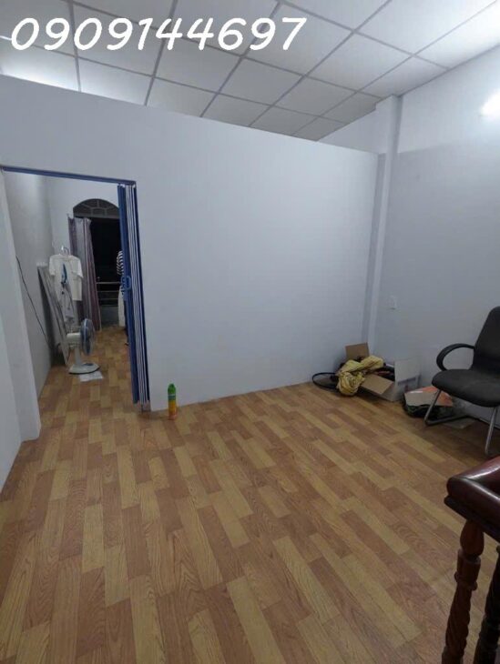 Nhà 1,5 tầng đường ĐHT06, phường THT, Q12, dt 52m2 (3,7mx13m) Hẻm ôtô. Giá 3,75Tỷ