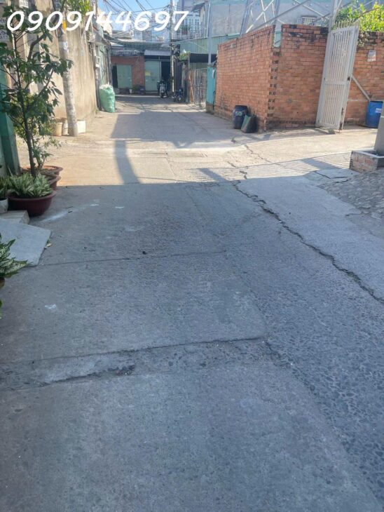 Bán Nhà 3 tầng đường TÂN THỚI HIỆP 29, phường TTH, Q12, dt 52m2 (4mx13m). Hẻm Ôtô thông. Giá 4,3Tỷ