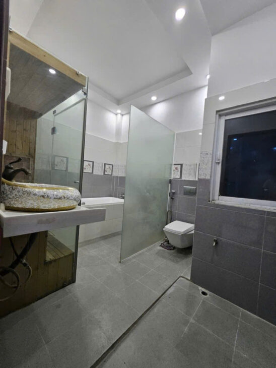 Bán nhà MT Liên Khu 2-10, BHHA, Bình Tân, DT 102m2 – 8.2 × 12 – 3 tầng, Giá 6.68 tỷ TL.