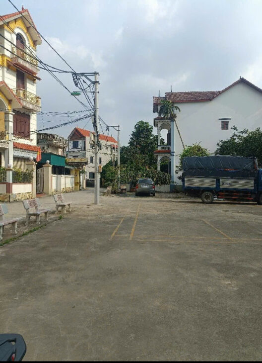 Ô tô đỗ cổng vào – đất gần vin 1-2-3 ecopark – quốc lộ 5b – gia lâm – hà nội