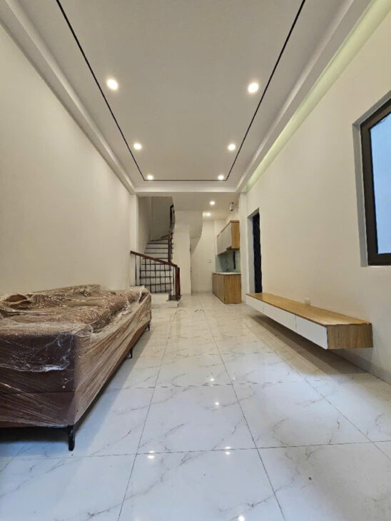 HIẾM – NHÀ NGỌC THUỴ – LONG BIÊN – 35M x 5 TẦNG – GIÁ NHỈNH 5 TỶ VỊ TRÍ CỰC ĐẸP – CÁCH VÀI BƯỚC