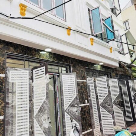 Bán nhà Ỷ La-Hà Đông, mặt ngõ thông, rộng . 35m2 x 5T , MT 3.6 m , gần khu đô thị AEON. Giá 5.5 tỷ