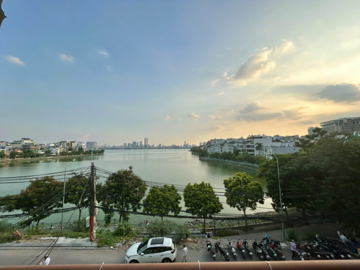Bán nhà mặt phố kinh doanh tại Xuân Diệu – Tây Hồ vị trí đẹp vieww trực diện Hồ Tây.
