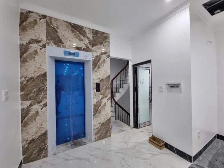 Bán gấp tòa Building VIP mặt phố thông Hoàng Quốc Việt kéo dài, Dòng tiền khủng 2 tỷ/năm, vỉa hè