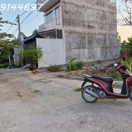 Bán Đất thổ cư lô góc 2 Mặt hẻm 1/đường TX52, phường TX, Q12, dt 217m2 (15mx15m) Hẻm 6m thông Giá