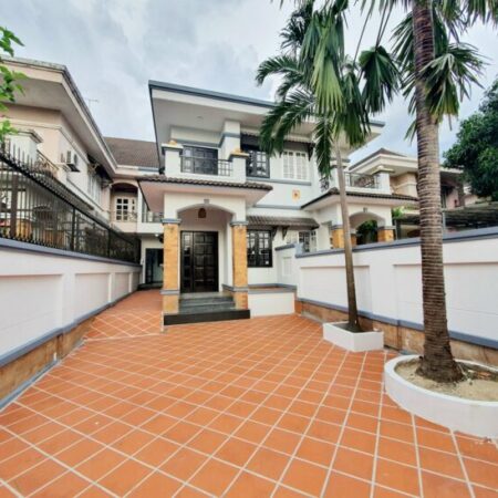 Chính chủ cần bán gấp nhà để đi định cư, biệt thự đường số 21 KDC Bình Hưng Chính chủ cần bán gấp nhà để đi định cư, biệt thự đường số 21 KDC Bình Hưng