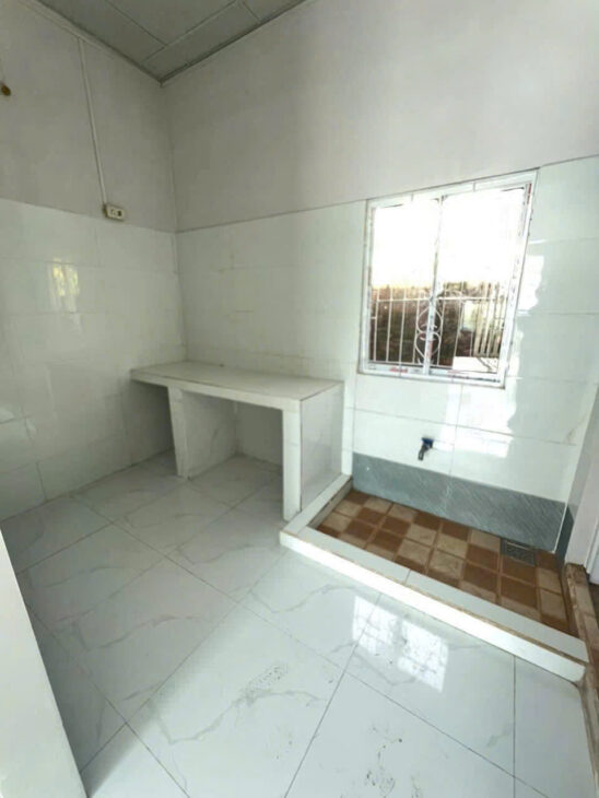 E CẦN BÁN GẤP CĂN NHÀ HẺM NGUYỄN THỊ ĐỊNH, P VĨNH HIỆP RẠCH GIÁ KIÊN GIANG. ( CÁCH CẦU NGUYỄN VĂN