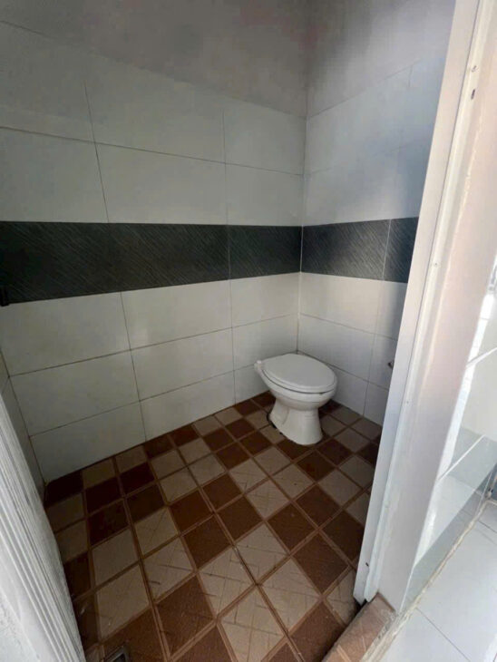 E CẦN BÁN GẤP CĂN NHÀ HẺM NGUYỄN THỊ ĐỊNH, P VĨNH HIỆP RẠCH GIÁ KIÊN GIANG. ( CÁCH CẦU NGUYỄN VĂN