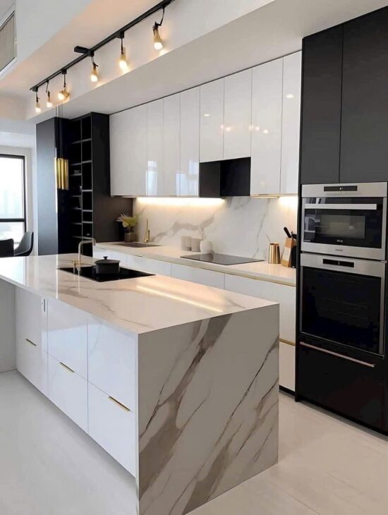 Bán nhà ngõ Kim mã, diện tích 63m2 xây 7 tầng thang máy, nội thất hiện đại, sân thượng view công