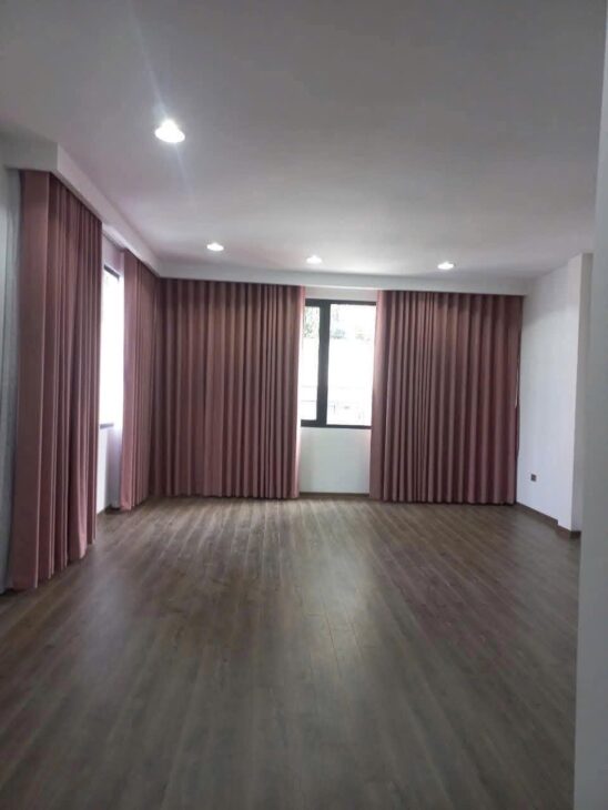 Bán nhà ngõ Kim mã, diện tích 63m2 xây 7 tầng thang máy, nội thất hiện đại, sân thượng view công