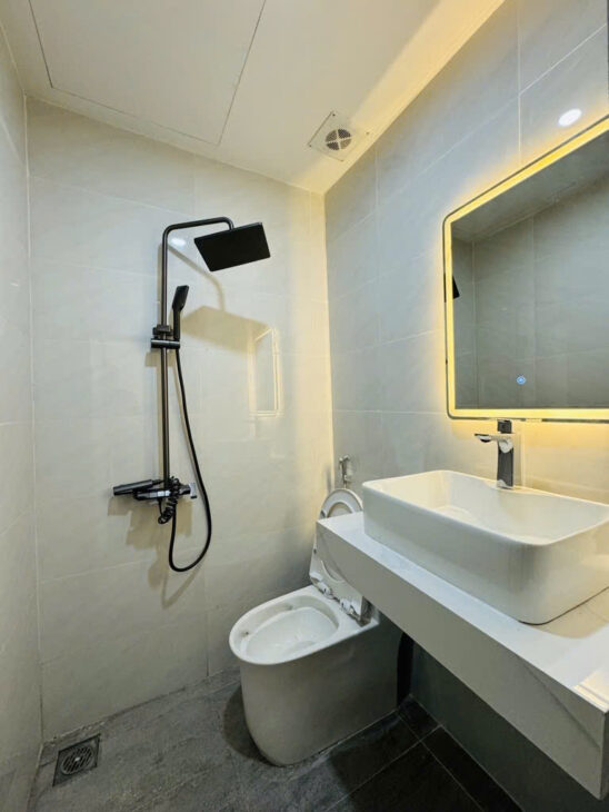 Lạc Long Quân – gara ô tô – 7 tầng TM – MT 4.5m siêu đẹp – chỉ nhỉnh 13 tỷ