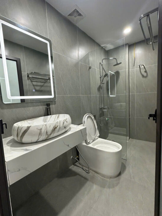 Lạc Long Quân – gara ô tô – 7 tầng TM – MT 4.5m siêu đẹp – chỉ nhỉnh 13 tỷ
