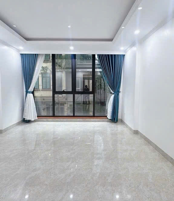 Bán gấp nhà trước TẾT mặt phố Khuất Duy Tiến, dòng tiền khùng, vỉa hè bát ngát, kinh doanh VIP,