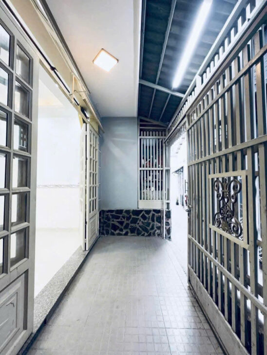 5.6 tỷ- bán nhà 3 tầng-HƠN 56m2 GẦN PHỐ ẨM THỰC PHAN XÍCH LONG – NGUYỄN LÂM- Diện tích: 4.7 x 11.5