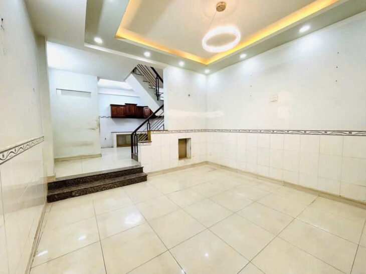 5.6 tỷ- bán nhà 3 tầng-HƠN 56m2 GẦN PHỐ ẨM THỰC PHAN XÍCH LONG – NGUYỄN LÂM- Diện tích: 4.7 x 11.5