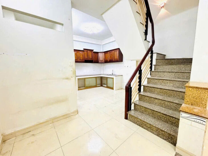 5.6 tỷ- bán nhà 3 tầng-HƠN 56m2 GẦN PHỐ ẨM THỰC PHAN XÍCH LONG – NGUYỄN LÂM- Diện tích: 4.7 x 11.5