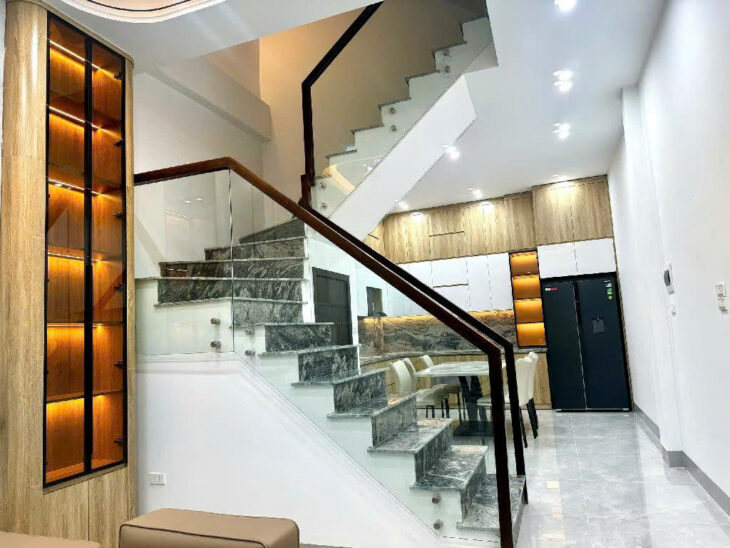CẦN BÁN GẤP NHÀ_ NGUYỄN VĂN CỪ, 52m, 4T, GIÁ CHỈ HƠN 9 TỶ TÝ. ĐỦ CÔNG NĂNG.