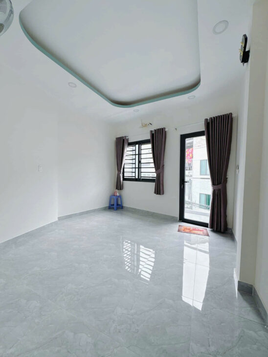 Sát mặt tiền đường Vĩnh Khánh Q 4 cách 0.5 giây Q1 Đường trước nhà 4.5 m DIỆN TÍCH 150 M2 NHÀ
