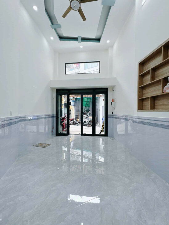 Sát mặt tiền đường Vĩnh Khánh Q 4 cách 0.5 giây Q1 Đường trước nhà 4.5 m DIỆN TÍCH 150 M2 NHÀ